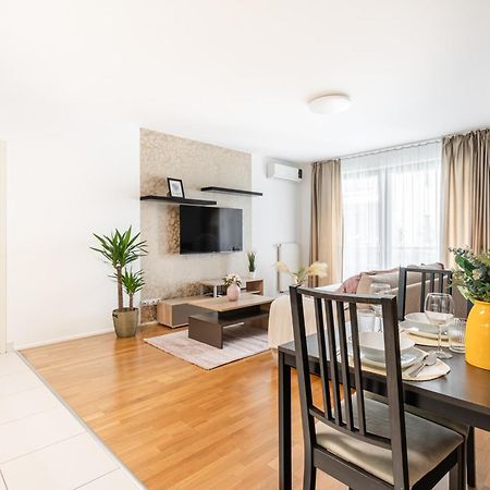 Home Of Serenity - 2 Bdr, Free Parking And Terrace Budapest Exterior photo