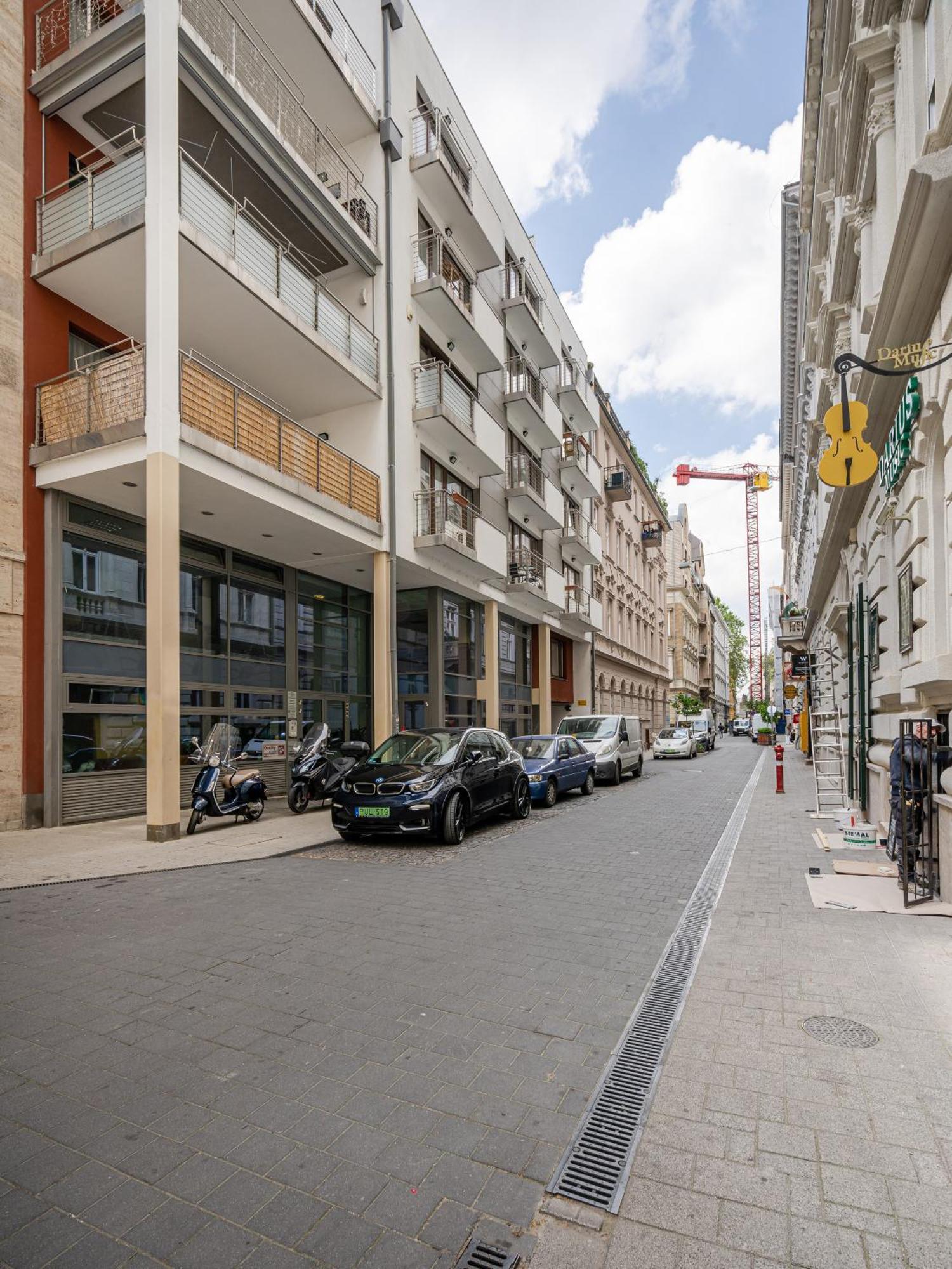 Home Of Serenity - 2 Bdr, Free Parking And Terrace Budapest Exterior photo