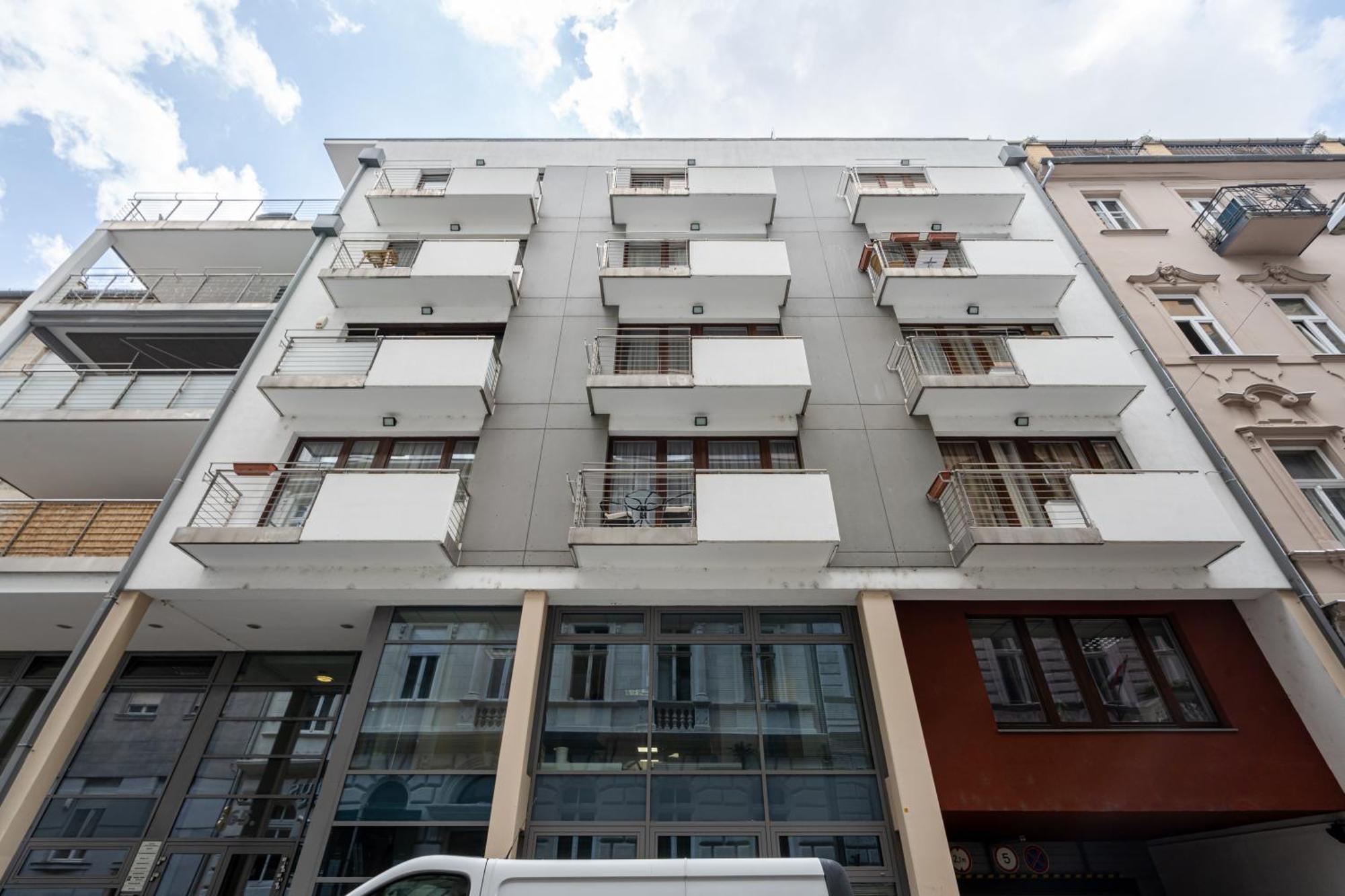 Home Of Serenity - 2 Bdr, Free Parking And Terrace Budapest Exterior photo