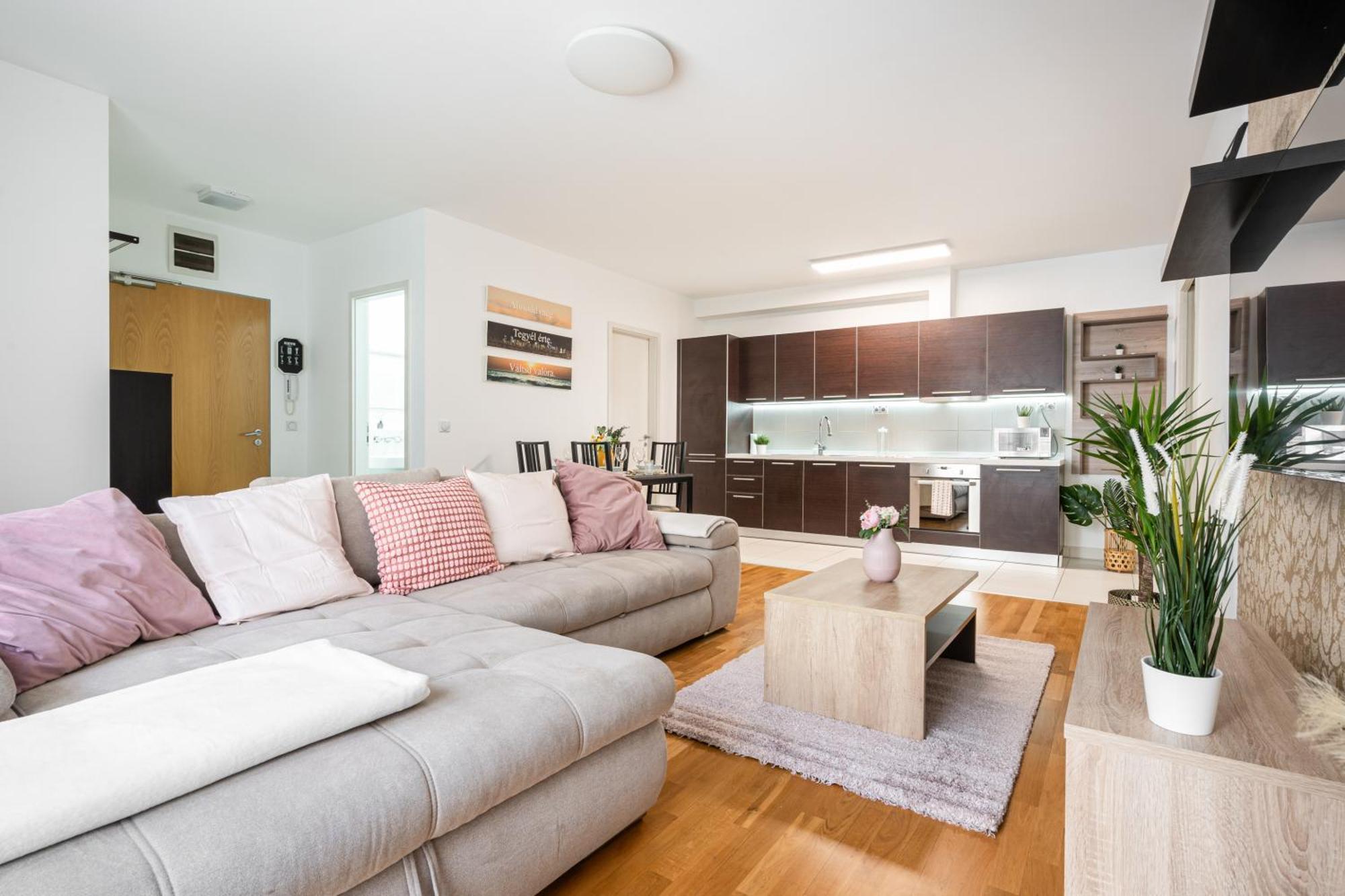Home Of Serenity - 2 Bdr, Free Parking And Terrace Budapest Exterior photo